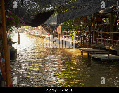 Klong Lad Mayům Mercato Galleggiante di Bangkok, Tailandia Foto Stock