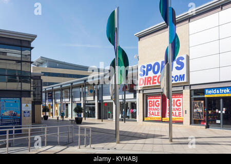 Sport Direct store, il Water Gardens, South Gate, Harlow, Essex, Inghilterra, Regno Unito Foto Stock