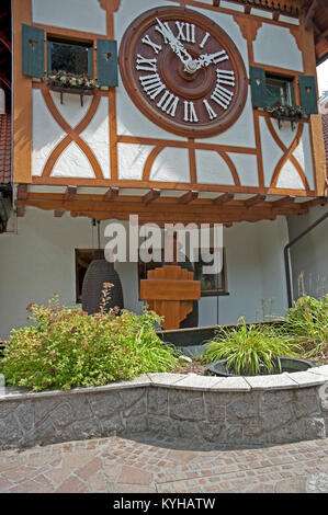 Triberg, Foresta Nera, uno dei più grandi orologi a cucù in tutto il mondo, Baden Wurttemberg, Germania, Foto Stock