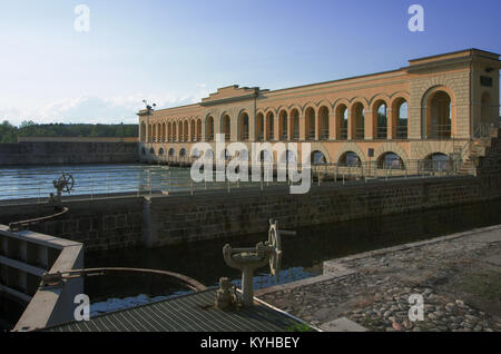 Diga Panperduto sul canale Villoresi, produce energia idroelettrica del XIX secolo Foto Stock