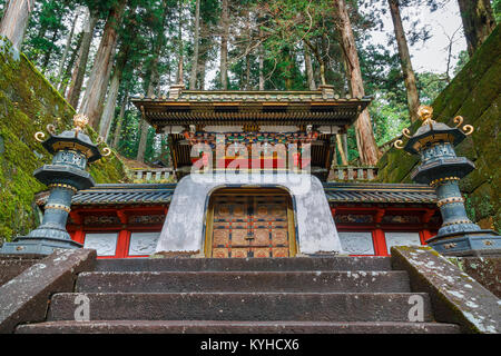 Taiyuinbyo - il mausoleo di Shogun Tokugawa Iemitsu NIKKO, Giappone - 17 novembre 2015: Taiyuinbyo - il mausoleo di Shogun Tokugawa Iemitsu, gr Foto Stock