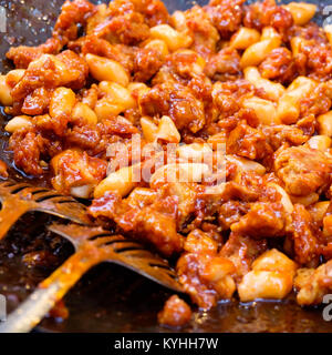 Stir-fried rice cake Tteok-bokki (Coreano street food) Foto Stock