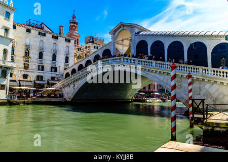 Il Ponte di Rialto sul Canal Grande di Venezia, Italia. 2017. Foto Stock