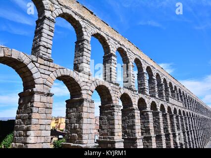 Il famoso e antico acquedotto di Segovia, Castilla y Leon, Spagna Foto Stock