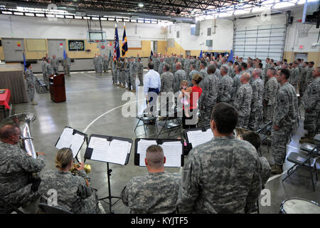 L'esercito 202nd Band suona il mio vecchio Kentucky Home seguendo la cerimonia in cui Lt. Col. Gary W.D. Lewis ha assunto il comando della truppa 751st il comando sett. 27, a Boone Guardia Nazionale nel centro di Francoforte, Ky. (Guardia Nazionale foto di Staff Sgt. David Bolton/ 133 Mobile degli affari pubblici distacco) Foto Stock