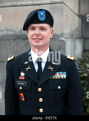 Il nuovissimo laureati del Kentucky esercito Guardia nazionale ufficiale della scuola del candidato e Warrant Officer scuola del candidato. Foto Stock