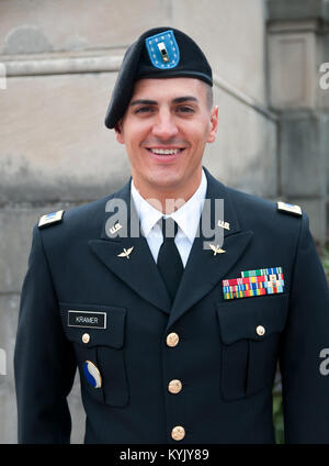 Il nuovissimo laureati del Kentucky esercito Guardia nazionale ufficiale della scuola del candidato e Warrant Officer scuola del candidato. Foto Stock