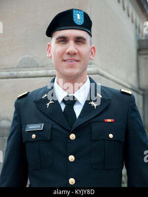 Il nuovissimo laureati del Kentucky esercito Guardia nazionale ufficiale della scuola del candidato e Warrant Officer scuola del candidato. Foto Stock