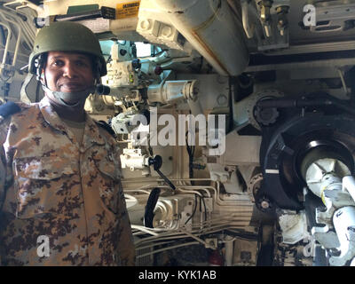 Membri del Gibuti visite militari soldati del Kentucky la Guardia Nazionale a Fort Knox, Ky., Agosto 2016. (Foto di Capt. Aaron VanSickle) Foto Stock