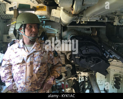 Membri del Gibuti visite militari soldati del Kentucky la Guardia Nazionale a Fort Knox, Ky., Agosto 2016. (Foto di Capt. Aaron VanSickle) Foto Stock