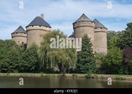 Il Château de Lassay è il quattrocentesco castello nella città di Lassay Les Châteaux, Francia. Foto Stock