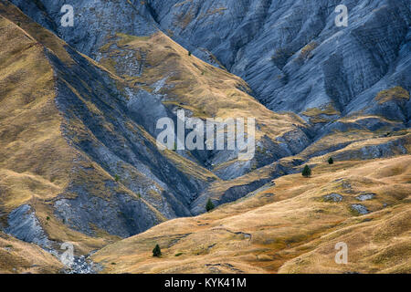 Burrone de la Pelounire accanto alla strada più alto in Europa nord del Col de la Bonette, Departement Alpes-de-Haute-Provence ,Francia nel mese di settembre Foto Stock