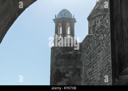 Vista esterna del vassoio minareto o Clock Tower, Erzurum Castello, Erzurum, Turchia.18 Maggio 2017 Foto Stock