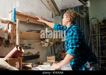 Artigiano al lavoro Foto Stock