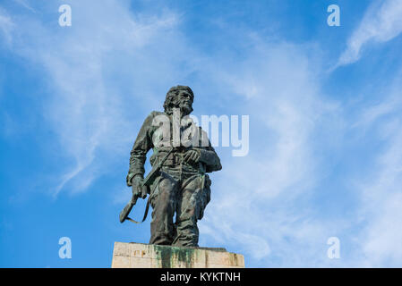 Plaza Che Guevara, Santa Clara, Cuba - Novembre 26, 2015: statua in bronzo di Che Guevara, cubana monumento nazionale, Ernesto Guevara complesso scultoreo Foto Stock