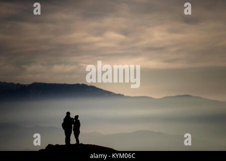 Bellissimo tramonto sul Lago Prashar, mandi, Himachal Pradesh, India Foto Stock