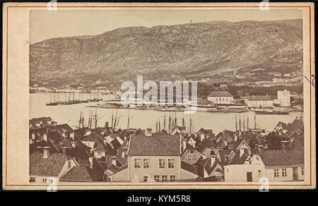 Un'antica carta di visite (CDV) di Bergen, Norvegia, da Fredriksberg, che mostra una vista storica del paesaggio della città nella regione dell'Hordaland. Foto Stock