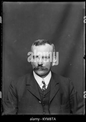 Una serie di fotografie di William Joseph che mostrano vedute di Whakarewarewa, nuova Zelanda, scattate tra il 1890 e il 1910. Le immagini forniscono uno sguardo storico al villaggio e all'attività geotermica nella regione durante la fine del XIX e l'inizio del XX secolo. Foto Stock