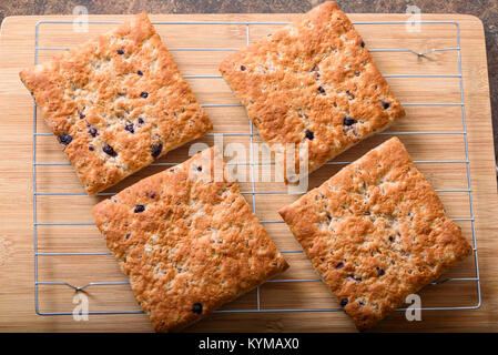 Pane piatto su una griglia vista superiore Foto Stock