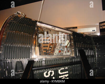 Un'immagine dal progetto Mercury, il primo programma di volo spaziale con equipaggio degli Stati Uniti. La foto cattura i momenti chiave legati al progetto, che ha gettato le basi per l'esplorazione dello spazio umano. Foto Stock