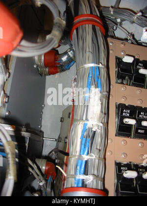 Un'immagine relativa al progetto Mercury, il primo programma di volo spaziale umano degli Stati Uniti, che mostra la tecnologia e il personale coinvolti nelle prime esplorazioni spaziali. Foto Stock