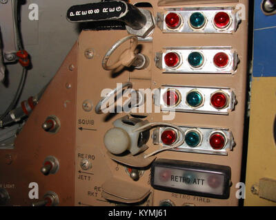 Un'immagine storica relativa al progetto Mercury, il primo programma di volo spaziale umano degli Stati Uniti. L'immagine cattura i momenti chiave nello sviluppo e nel lancio del programma, segnando un importante traguardo nella storia dell'esplorazione spaziale. Foto Stock