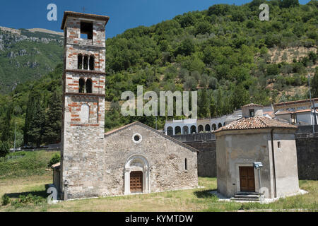 Santa Maria Extra Moenia, chiesa medievale di Antrodoco (Rieti Lazio Italia) esterno Foto Stock