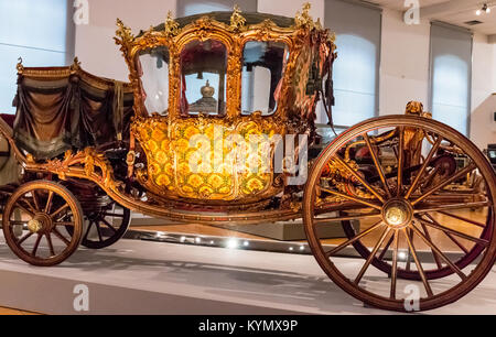Oro da favola carro trainato da cavalli utilizzati dagli Asburgo sovrani, imperiali Museo delle Carrozze, Schönused dagli Asburgo sovrani, Imperial Carrello Mus Foto Stock