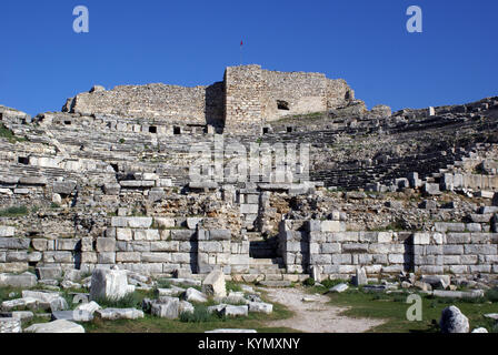 Grande Teatro e il castello di Mileto, Turchia Foto Stock