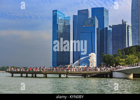 SINGAPORE, Singapore - circa settembre, 2017: il Merlion, mascotte del comune di Marina Bay di Singapore. Foto Stock