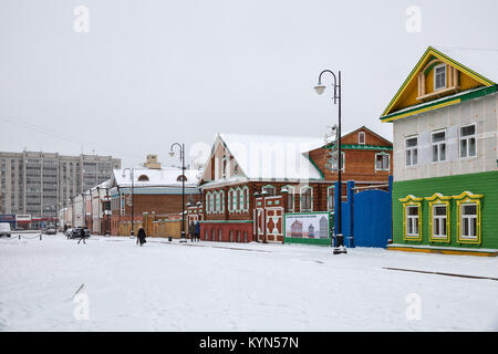 KAZAN, Russia - 07 gennaio 2018: storico distretto Staro-Tatar sloboda a Kazan. L'esistente e restaurata Tatar case sulla strada pedonale di K Foto Stock