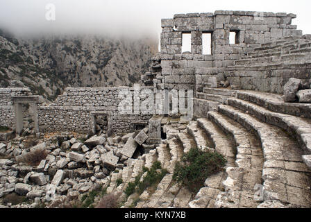 Stage e le rovine del Teatro di Termessos vicino a Antalya Foto Stock