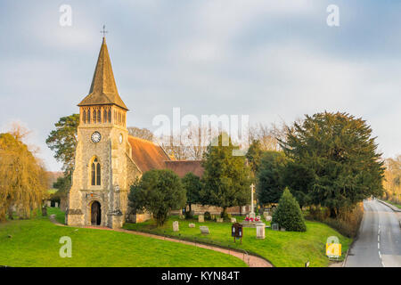 La Chiesa di San Nicola nel villaggio di Wickham, Hampshire, Inghilterra, Regno Unito Foto Stock