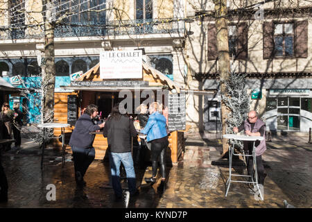 Tradizionale,natale,mercato,a,centro,d,street,scena,natale,decorazioni,centro,d,Carcassonne,Aude,dipartimento,Francia,l'Europa, Foto Stock