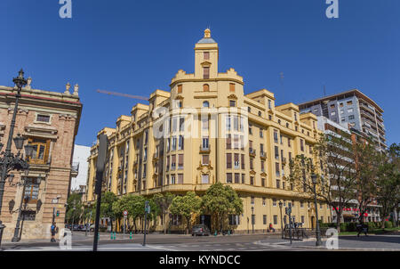 Appartamento Giallo edificio presso la Piazza Tetuan a Valencia, Spagna Foto Stock