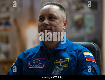 Il comandante della spedizione 54 Sojuz Anton Shkaplerov e i suoi compagni di equipaggio, tra cui Scott Tingle della NASA e Norishige Kanai della JAXA, sono in quarantena prima del loro lancio alla stazione spaziale Internazionale. La missione partirà a bordo della navicella Sojuz dal cosmodromo di Baikonur. Foto Stock