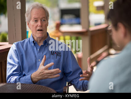 Michael Meyer, Chief Scientist del Mars Exploration Program della NASA, ha discusso delle missioni su Marte durante la celebrazione del nuovo anno a Marte, Pennsylvania. L'evento includeva attività incentrate su scienza, tecnologia, ingegneria, arti e matematica (STEAM). Foto Stock