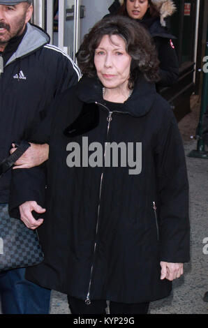 New York, NY, STATI UNITI D'AMERICA. 15 gennaio, 2018. Lily Tomlin a costruire serie la nuova stagione di grazia e di Frankie nella città di New York il 15 gennaio 2018. Credito: Rw/media/punzone Alamy Live News Foto Stock