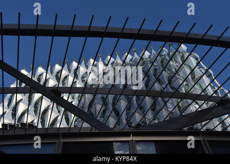 Nine Elms Lane, Londra, Regno Unito. 16 gennaio, 2018. La nuova ambasciata statunitense si apre oggi a Nine Elms Lane. Credito: Matteo Chattle/Alamy Live News Foto Stock