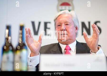 Duesseldorf, Germania. 16 gennaio, 2018. Il capo rappresentante della birreria privata Veltins, Michael Huber, durante una conferenza stampa per quanto riguarda il saldo annuale a Duesseldorf in Germania, 16 gennaio 2018. Credito: Marius Becker/dpa/Alamy Live News Foto Stock