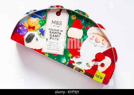 M&S colore in Santa game pack cioccolato isolato su sfondo bianco Foto Stock