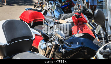 Barcellona, Spagna - 20 Giugno 2017 : primo piano di un parcheggio per scooter nel centro della città in un giorno di estate Foto Stock