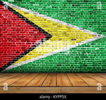 Guyana bandiera dipinta su un muro di mattoni con pavimento in legno Foto Stock