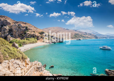 Preveli Beach a Creta, Grecia. Vi è una foresta di palme e un fiume dentro la gola vicino a questa spiaggia. Foto Stock