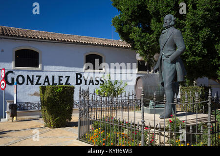 Monumento a Manuel María González Angel, fondatore della González Byass bodega a Jerez de la Frontera Foto Stock