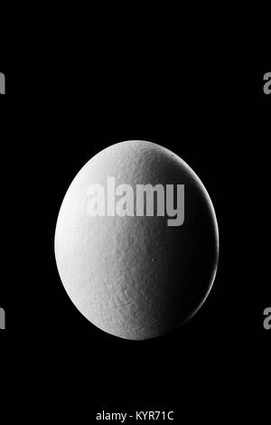 Terzo trimestre fase lunare mostra da uovo nella notte con shadow Planet Food concept di sfondo spazio Foto Stock