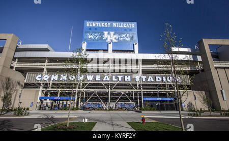 Lexington, Kentucky, Stati Uniti d'America - 22 Aprile 2016: ingresso al Commonwealth Stadium. Lo stadio è la casa di Università del Kentucky Wildcats squadra di calcio. Foto Stock