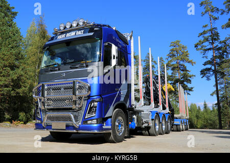 RAASEPORI, Finlandia - 14 settembre 2014: Volvo Trucks introduce il FH16 in una versione appositamente progettata ispirato la dura competizione velica Vo Foto Stock