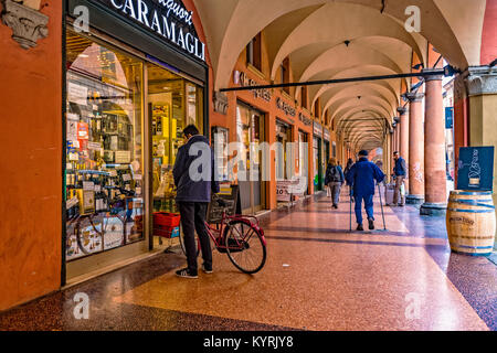 Italia Emilia Romagna Bologna Strada Maggiore portici Foto Stock