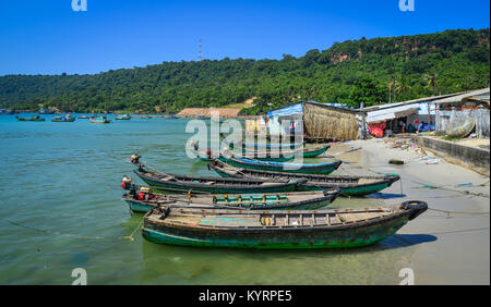 Tho Chau, Vietnam - Dic 10, 2017. Imbarcazioni al molo di Tho Chau, Vietnam. Tho Chu (Tho Chau) è una grande isola di cui 8 piccole isole sotto Phu Quoc dist Foto Stock